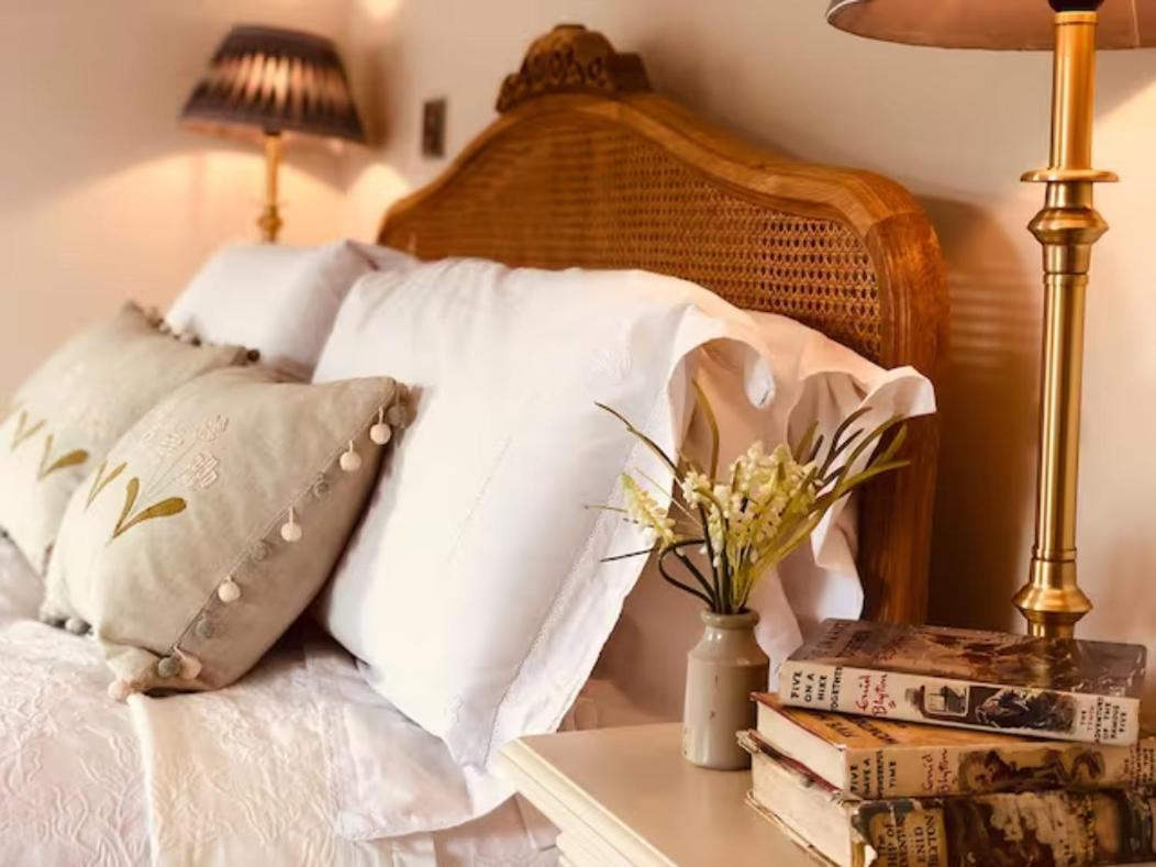 Pass The Keys Old Beams Luxury Style & Comfort In Town Centre Бейкуел Екстериор снимка
